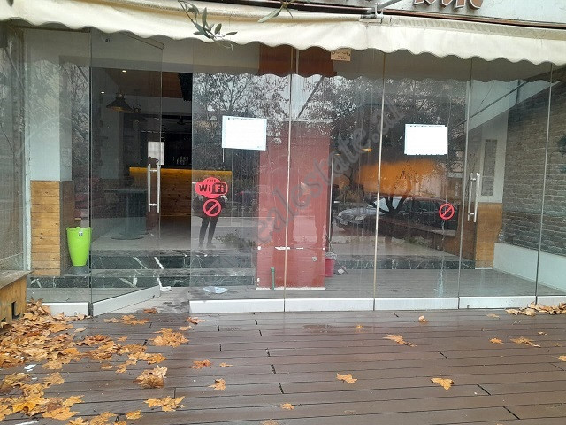 Shop for rent in&nbsp;Kont Leopold Bertold Street, near Brryli area, in Tirana, Albania.
The facili